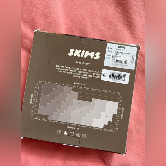 Skims Nude Support Sheer Tight - Picture 2 of 4